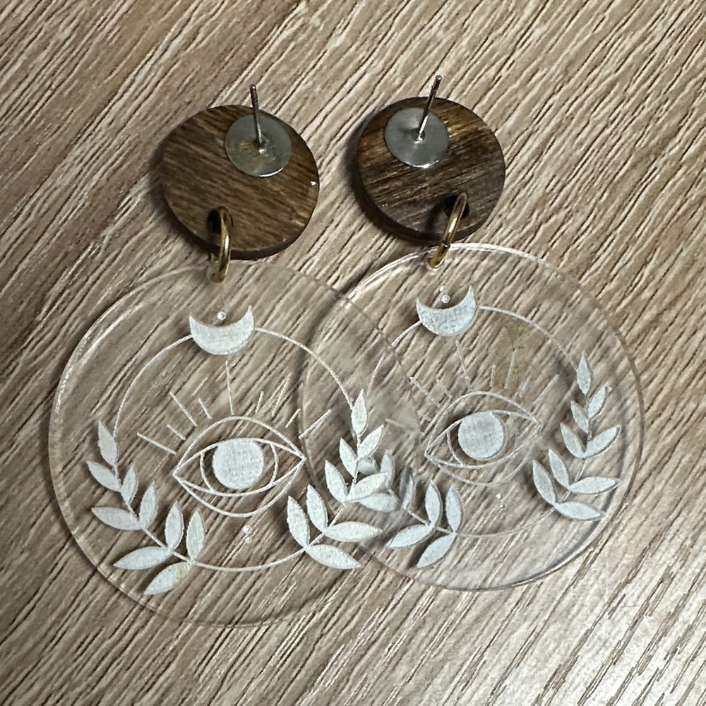 Clear and Wood Eye Design Earrings